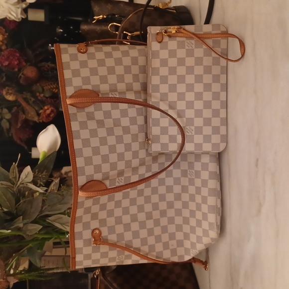 Authentic Neverfull GM with matching wrislet - Picture 1 of 12